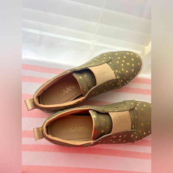 KAANAS Army green and gold with stars casual shoes. SIZE 7. Brand new! Worn 1X - Picture 8 of 8